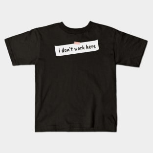 I dont work here Kids T-Shirt